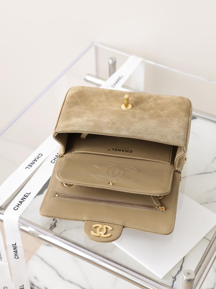 Chanel Maxi Flap bag 20cm