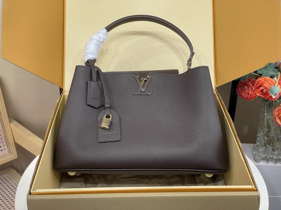 Louis Vuitton Capucines MM handbag / حقيبة يد لويس فويتون كابوسين MM