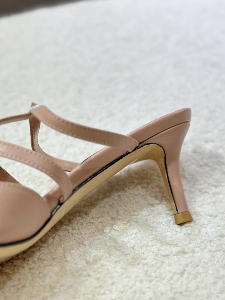 Valentino Garavani Rockstud Pointed-Toe Mules – Beige