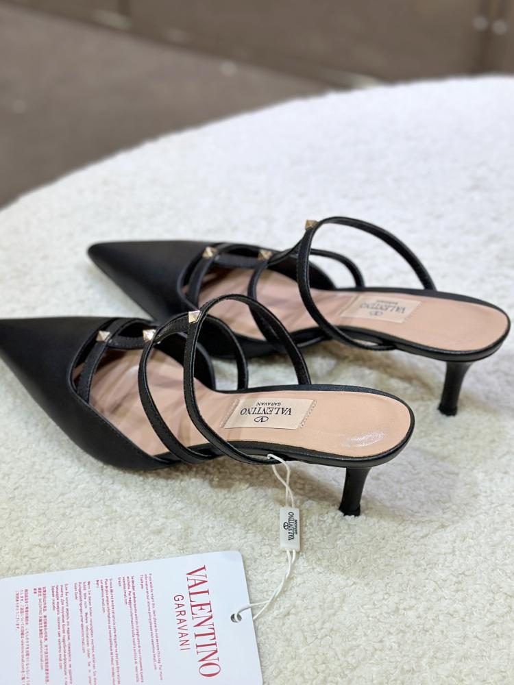 Valentino Garavani Rockstud Pointed-Toe Mules – Black