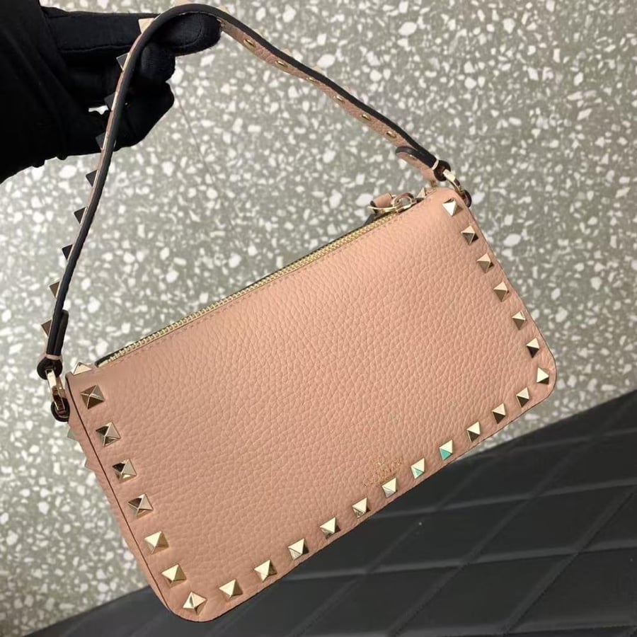 Valentino Garavani Rockstud shoulder bag / حقيبة كتف فالنتينو غارافاني روكستاد