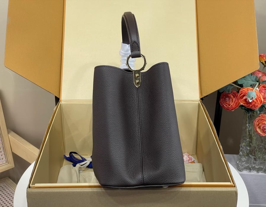 Louis Vuitton Capucines MM handbag / حقيبة يد لويس فويتون كابوسين MM
