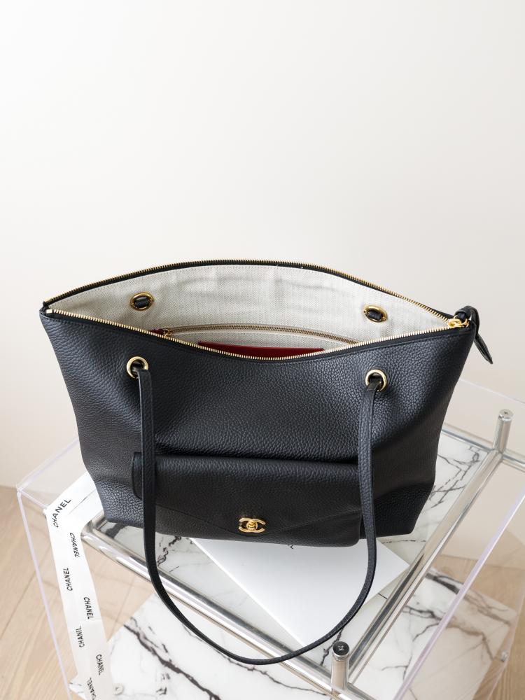 Chanel grained calfskin pocket tote bag