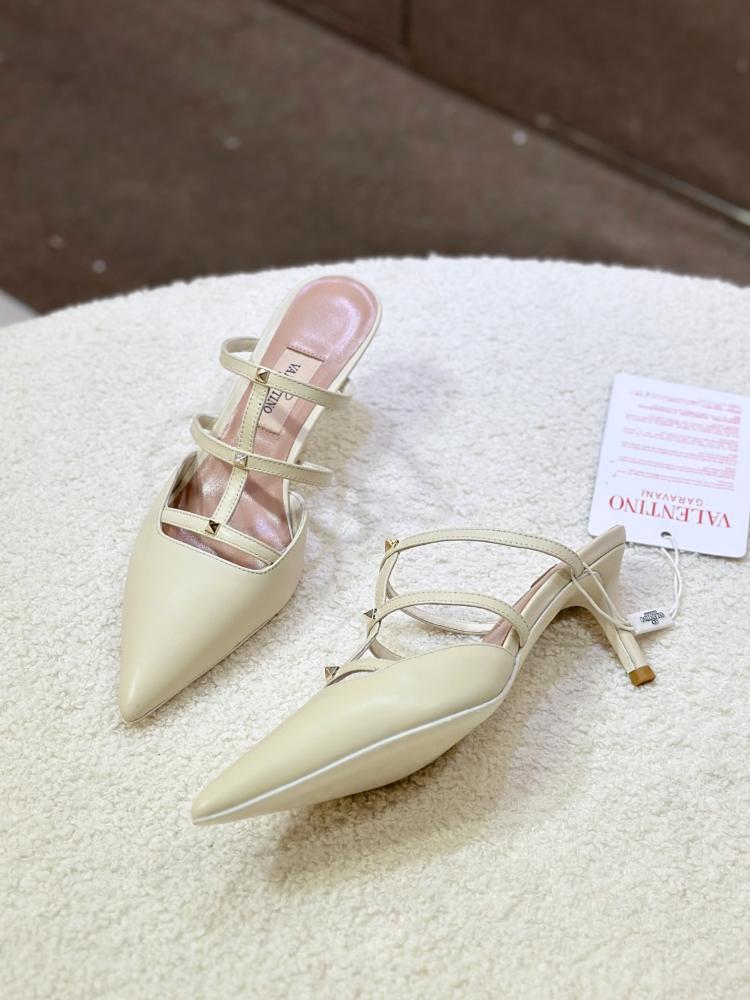 Valentino Garavani Rockstud Pointed-Toe Mules – Apricot pink