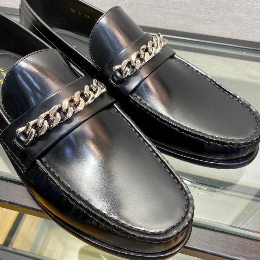 LV  Loafer
