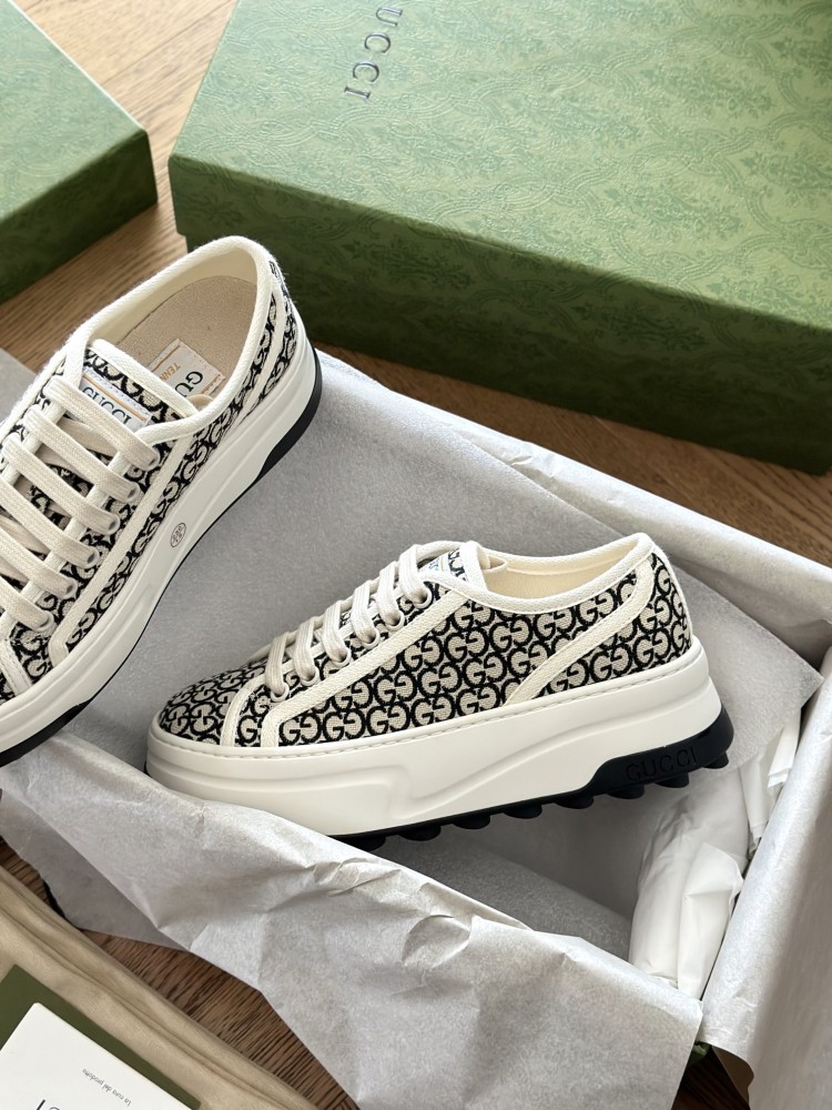 GG shoes