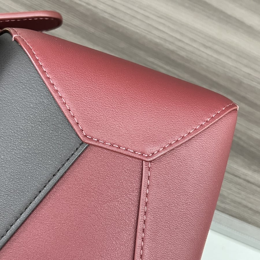 Loewe Puzzle Bag (لووي بازل باغ)