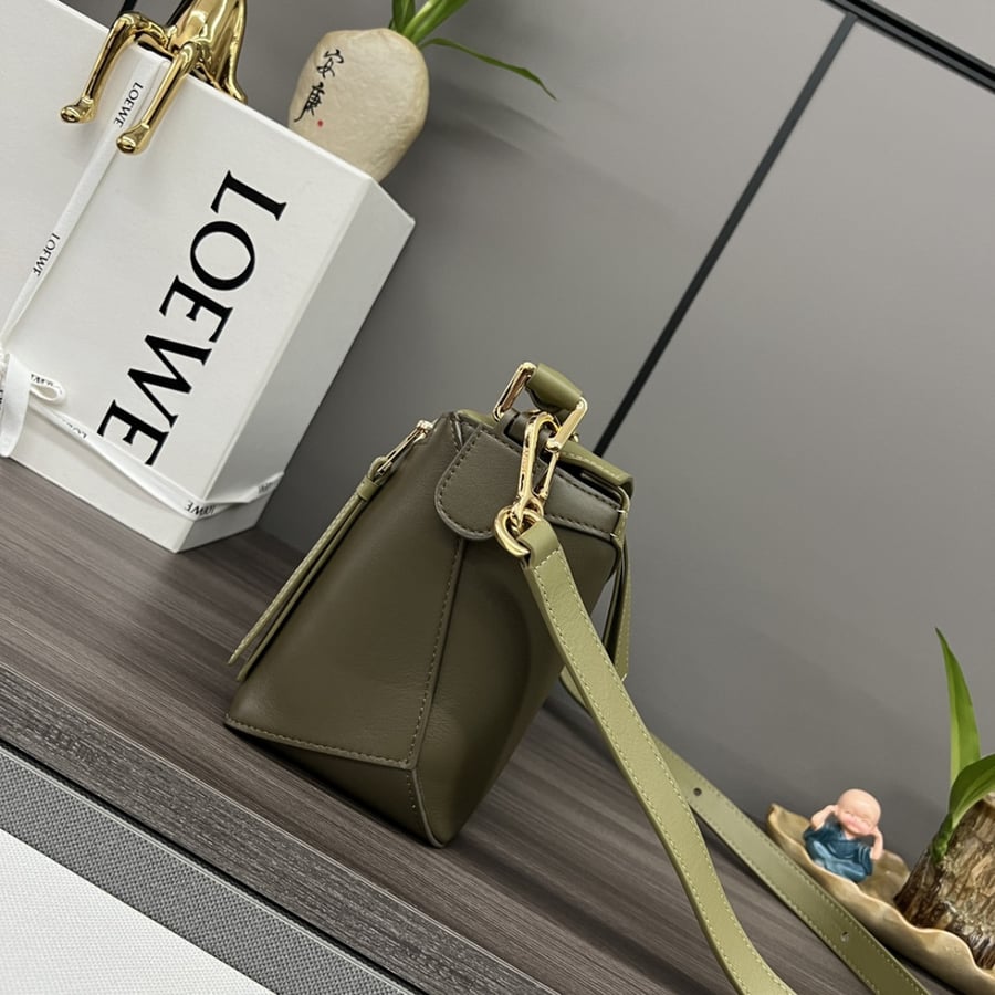Loewe Puzzle Bag (لووي بازل باغ)