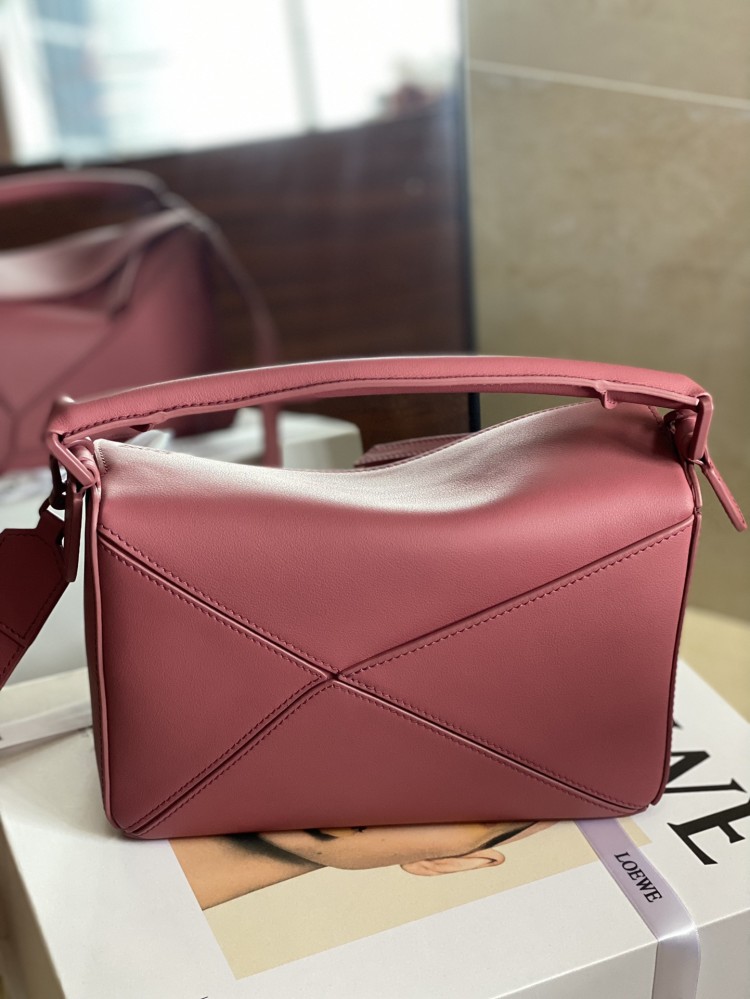 Loewe Puzzle Bag (لووي بازل باغ)