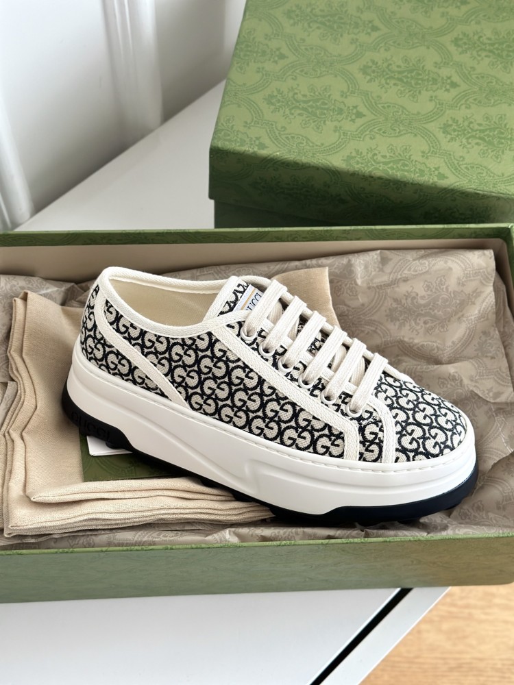 GG shoes