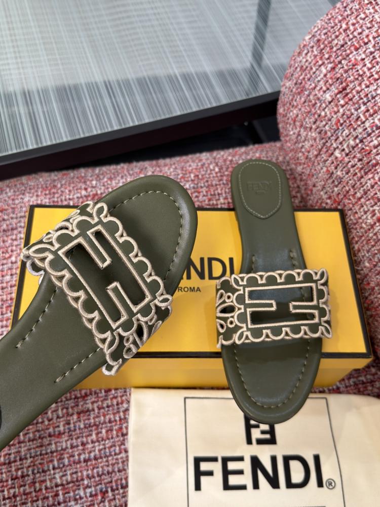 Fendi Baguette slide sandals / صندل فندي باجيت