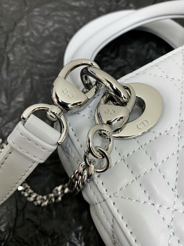 Dior Lady Dior mini bag / ليدي ديور 17سم المصنوعة من جلد الخروف
