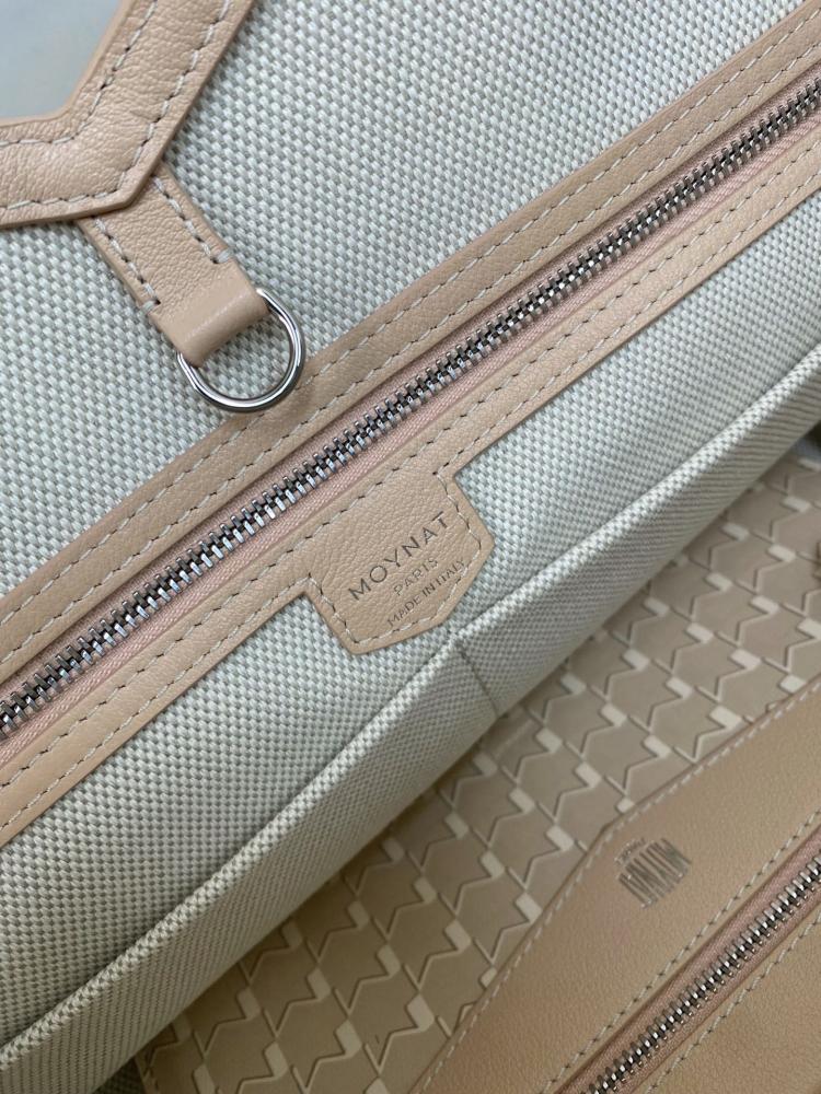 Moynat Calfskin M Tote PM / حقيبة موينات الجلدية متوسطة الحجم
