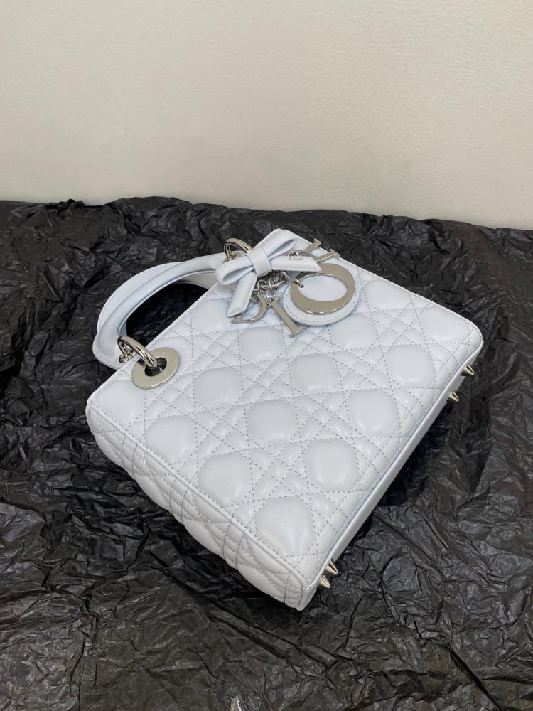 Dior Lady Dior mini bag / ليدي ديور 17سم المصنوعة من جلد الخروف