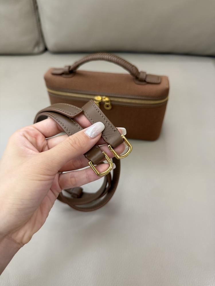 Loro Piana Extra Pocket L19 bag / حقيبة لورو بيانا اكسترا بوكيت L19