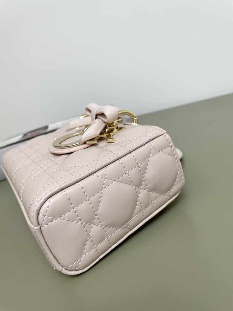 Christian Dior  Lady D-Joy bag lambskin / حقيبة كريستيان ديور ليدي دي جوي من جلد الخروف