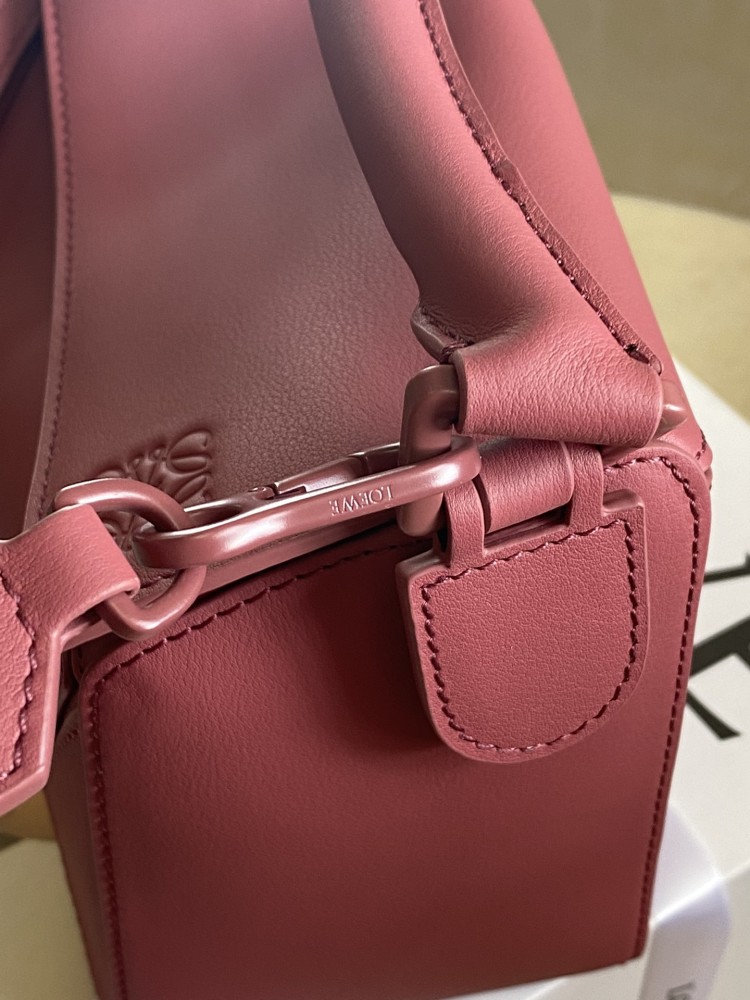 Loewe Puzzle Bag (لووي بازل باغ)