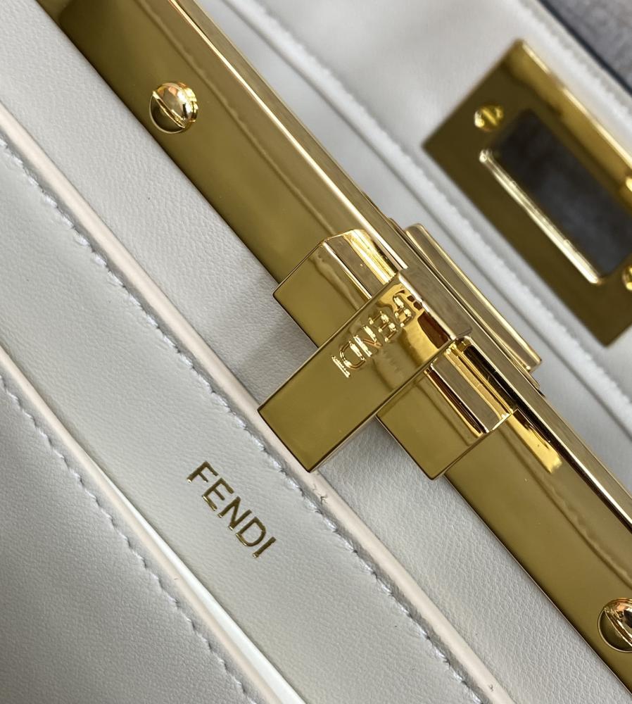Fendi Peekaboo ISeeU bag python leather / حقيبة فندي بيكابو ISeeU مصنوعة من جلد الثعبان 27سم