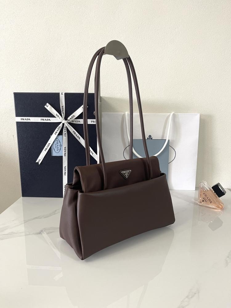 Prada Passage medium / حقيبة برادا باساج 28سم