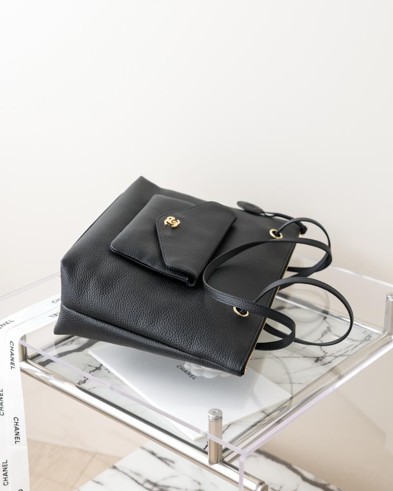 Chanel grained calfskin pocket tote bag