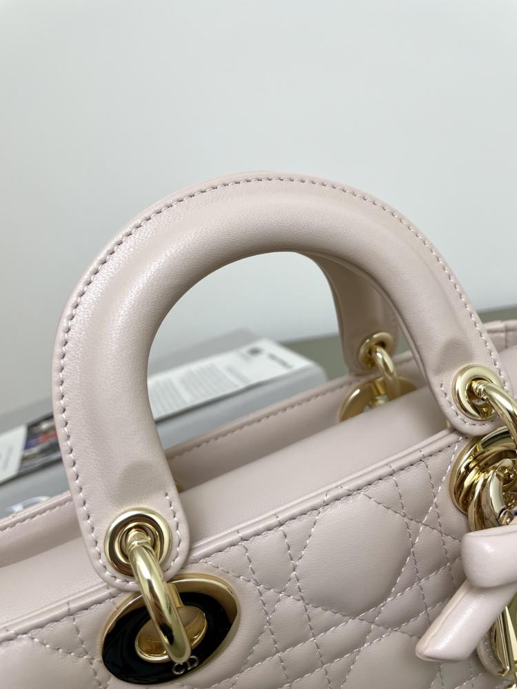 Christian Dior  Lady D-Joy bag lambskin / حقيبة كريستيان ديور ليدي دي جوي من جلد الخروف