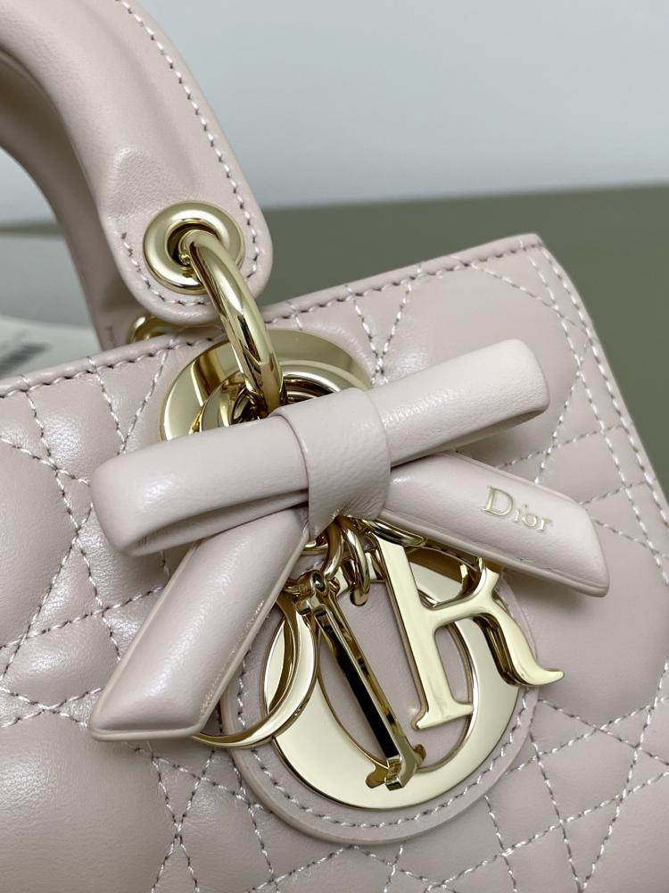 Christian Dior  Lady D-Joy bag lambskin / حقيبة كريستيان ديور ليدي دي جوي من جلد الخروف