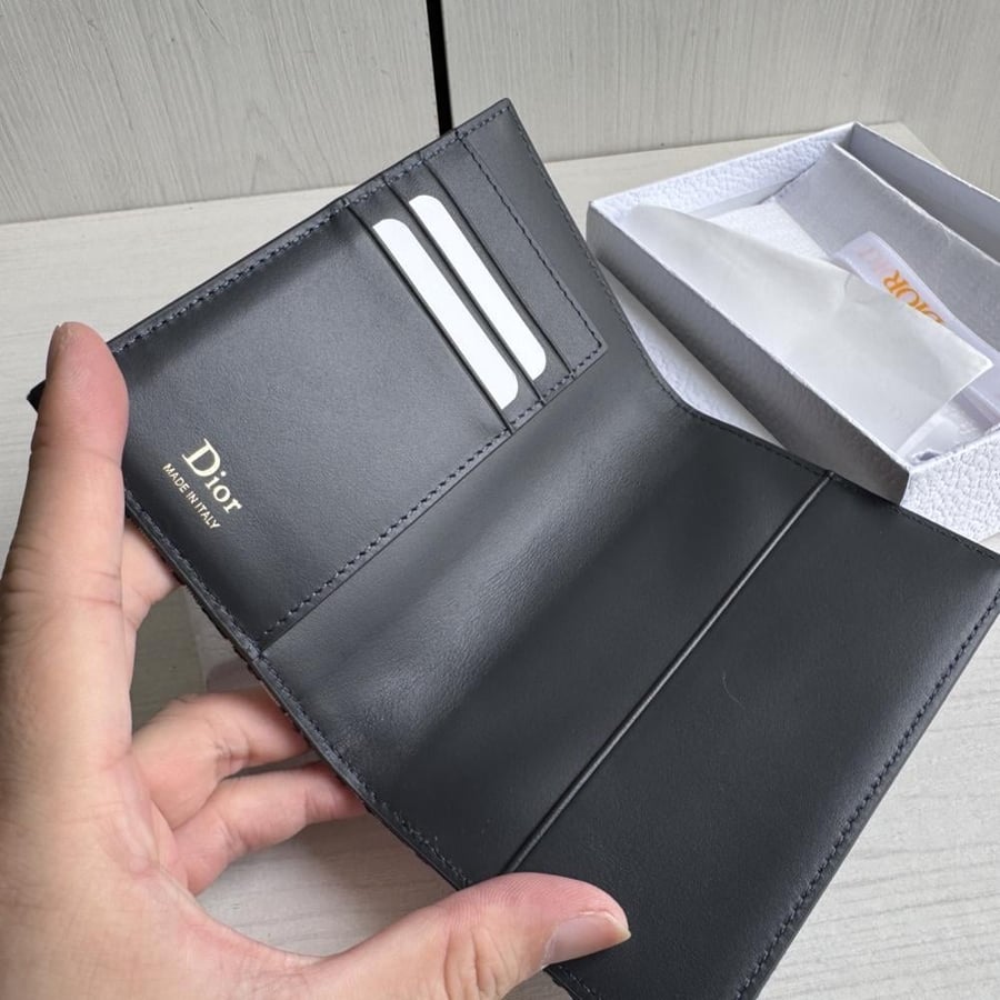 Dior Promenade Passport Cover / غطاء جواز سفر ديور بروميناد