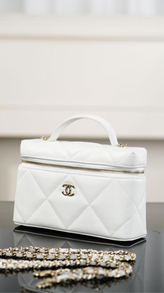 Chanel Vanity with Chain / حقيبة شانيل فانيتي بسلسلة