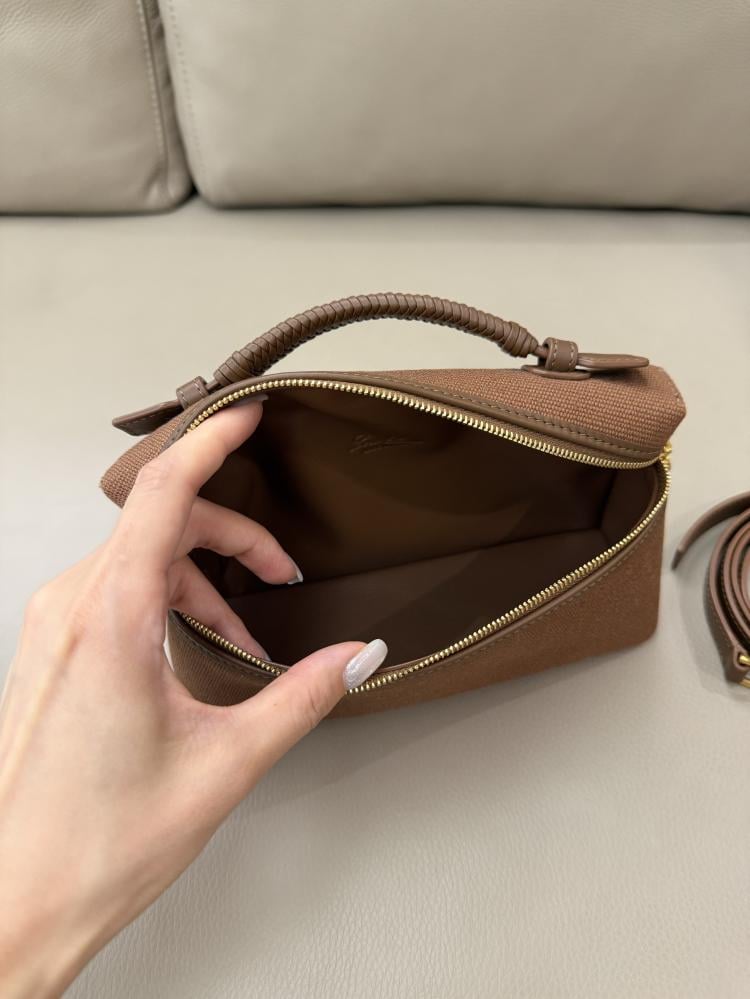 Loro Piana Extra Pocket L19 bag / حقيبة لورو بيانا اكسترا بوكيت L19