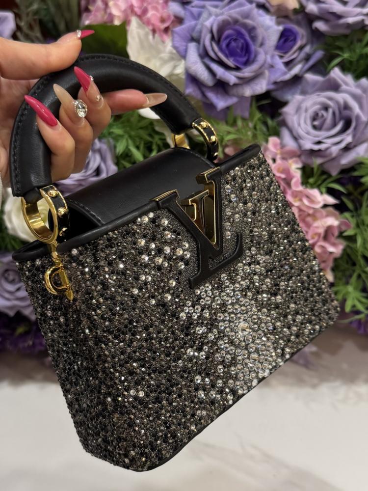 Louis Vuitton Capucines 16cm bag / حقيبة لويس فيتون كابوسين