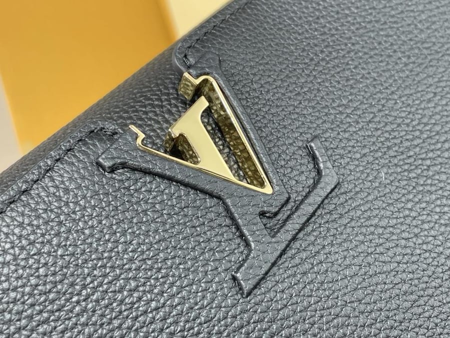 Louis Vuitton Capucines MM handbag / حقيبة يد لويس فويتون كابوسين MM