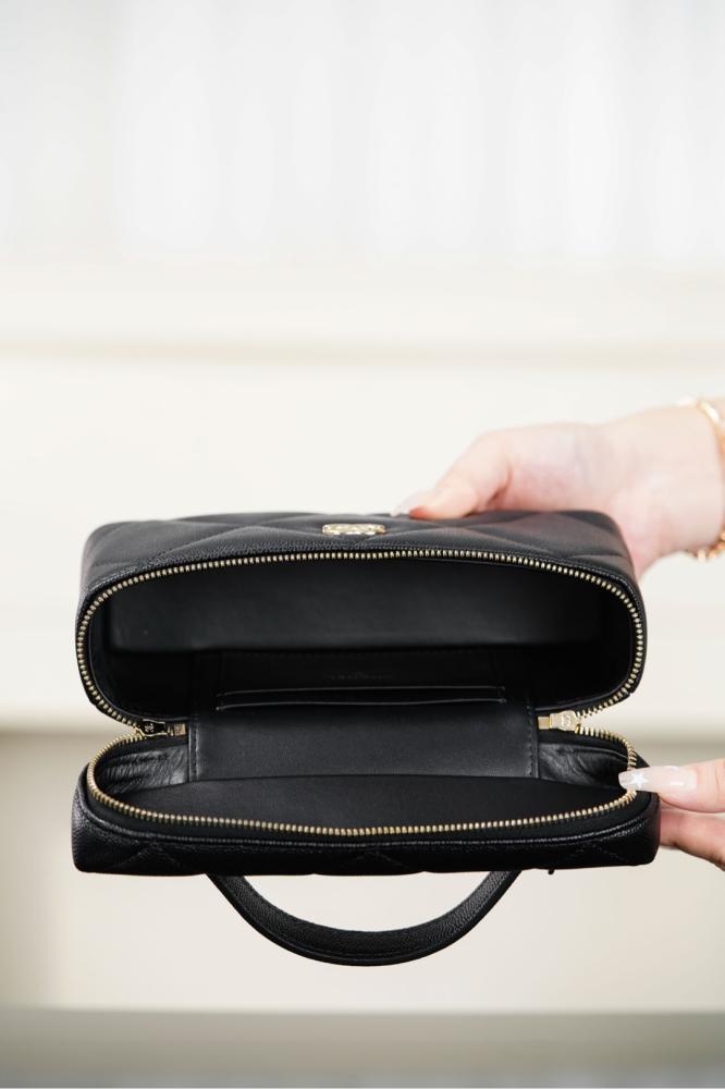 Chanel Vanity with Chain / حقيبة شانيل فانيتي بسلسلة