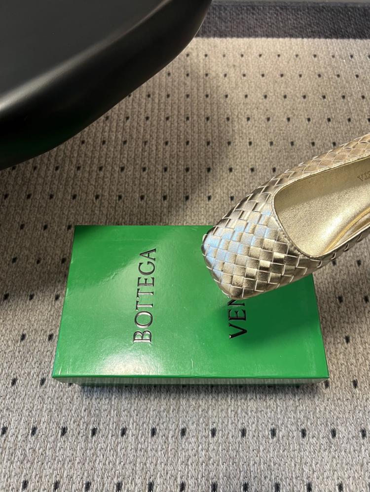 Bottega Veneta Charlotte ballet flats / حذاء باليه مسطح من بوتيغا فينيتا شارلوت