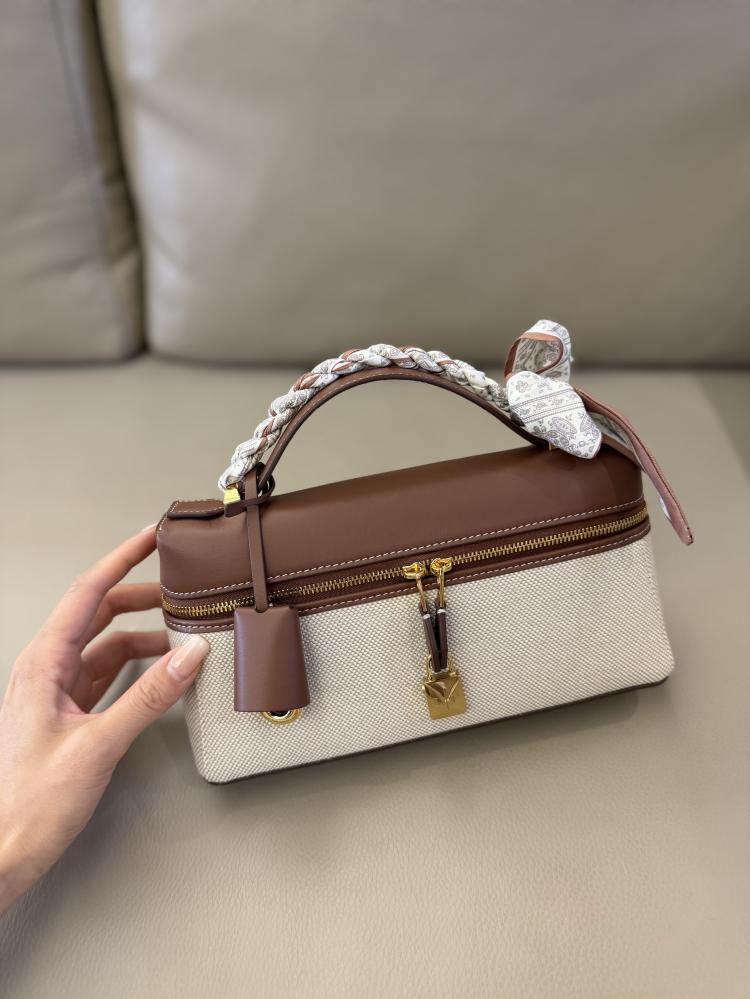Loro Piana Extra Pocket L19 bag / حقيبة لورو بيانا اكسترا بوكيت L19