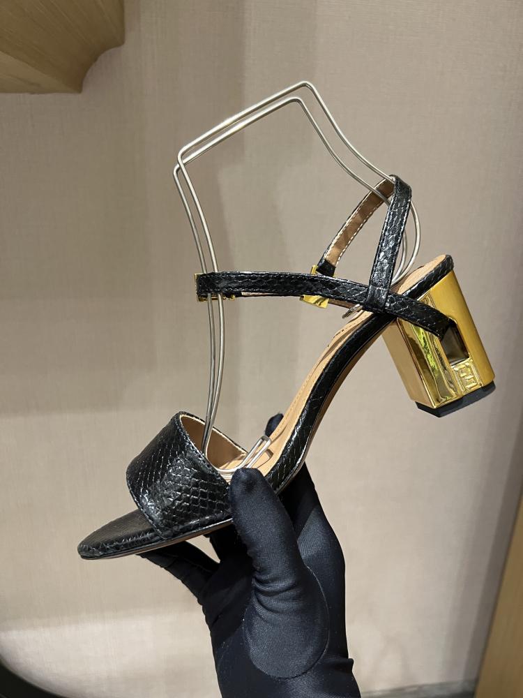 Fendi Delfina sandals / صندل فندي دلفينا