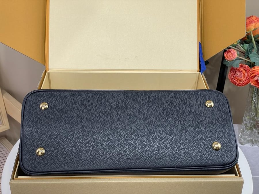 Louis Vuitton Capucines MM handbag / حقيبة يد لويس فويتون كابوسين MM