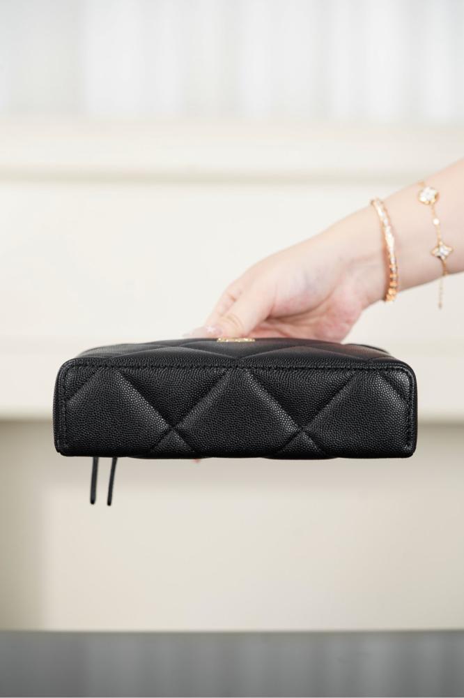 Chanel Vanity with Chain / حقيبة شانيل فانيتي بسلسلة