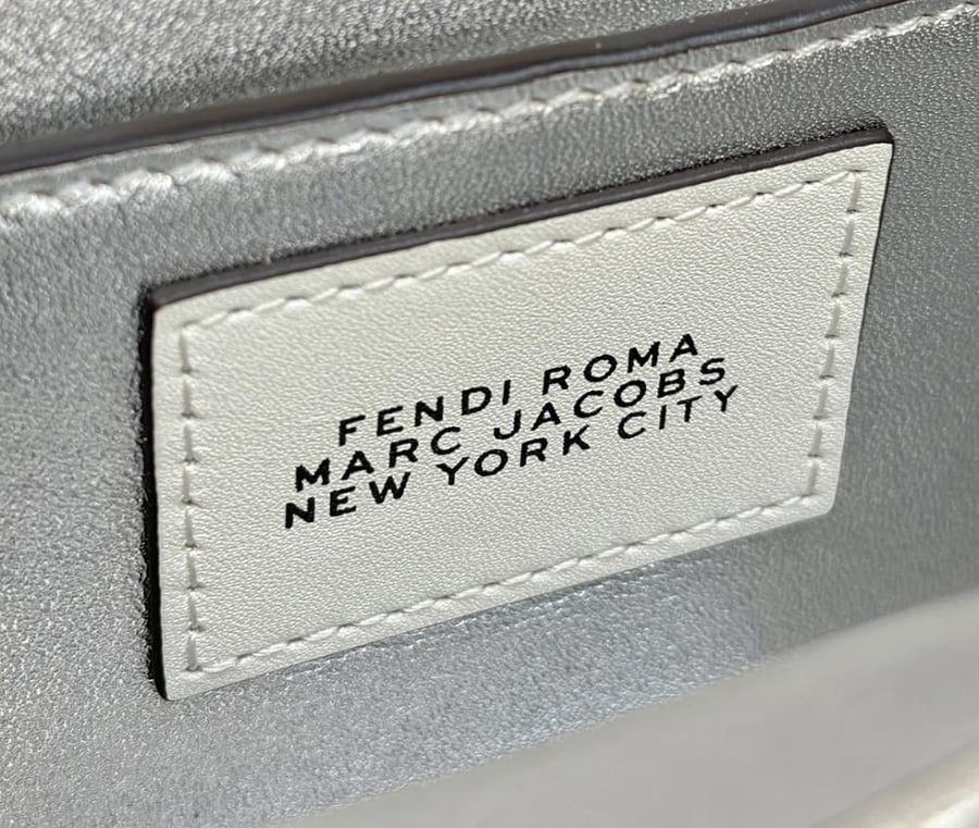 Fendi by Marc Jacobs Peekaboo ISeeU Petite / حقيبة فندي من تصميم مارك جاكوبس بيكابو آي سي يو بيتيت 20 سم