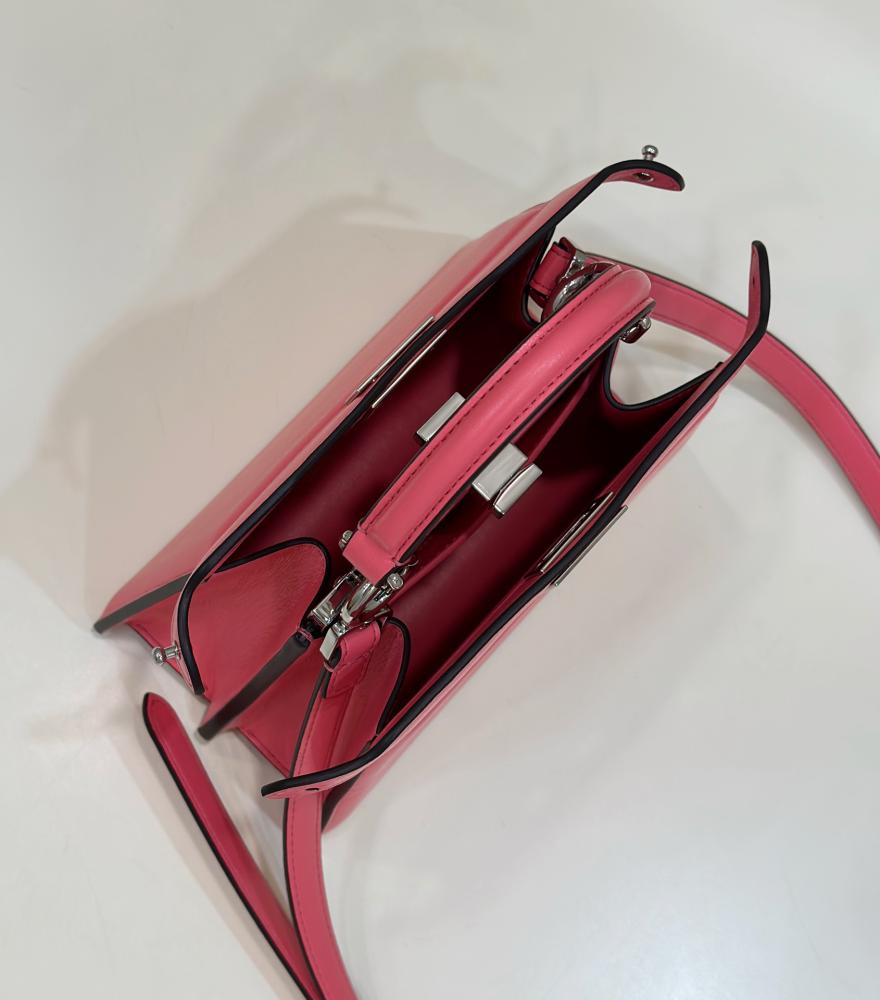 Fendi Peekaboo ISeeU Petite bag / حقيبة فندي بيكابو ايسي يو صغيرة 20 سم