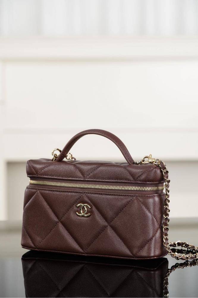 Chanel Vanity with Chain / حقيبة شانيل فانيتي بسلسلة