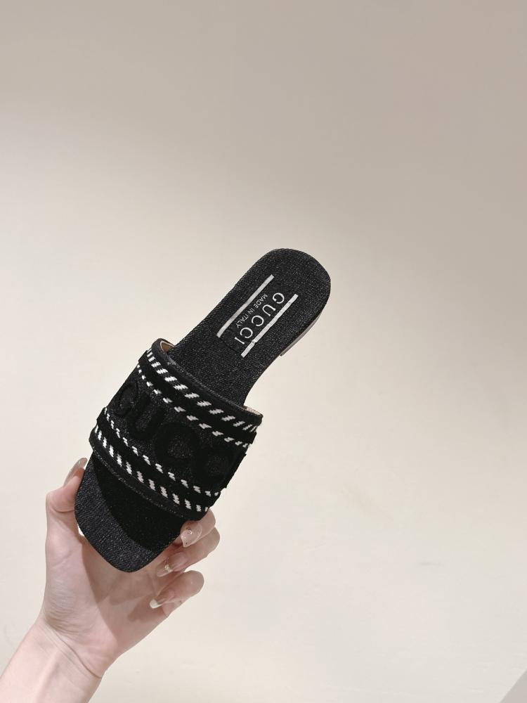 GG slippers