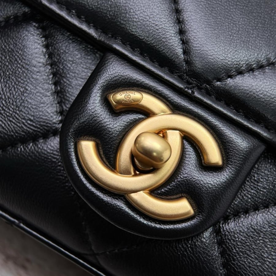 Chanel Pearl Handle Quilted Leather Flap Bag - Black