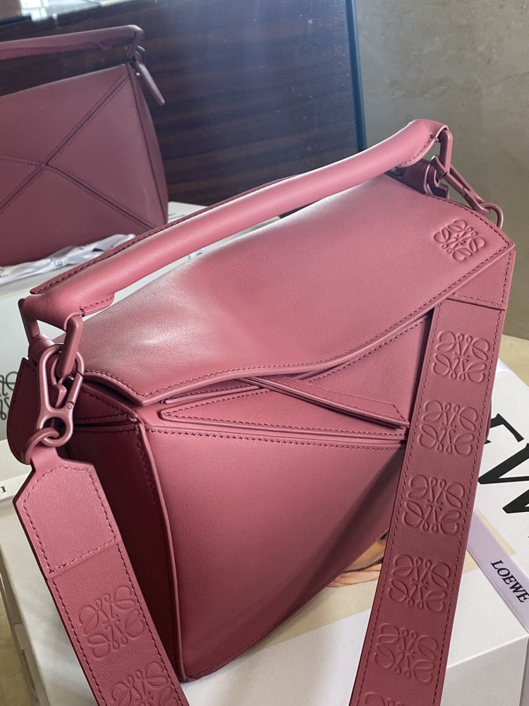 Loewe Puzzle Bag (لووي بازل باغ)