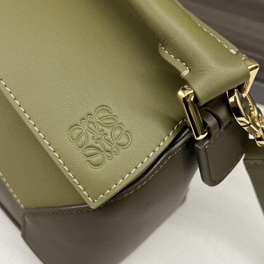 Loewe Puzzle Bag (لووي بازل باغ)