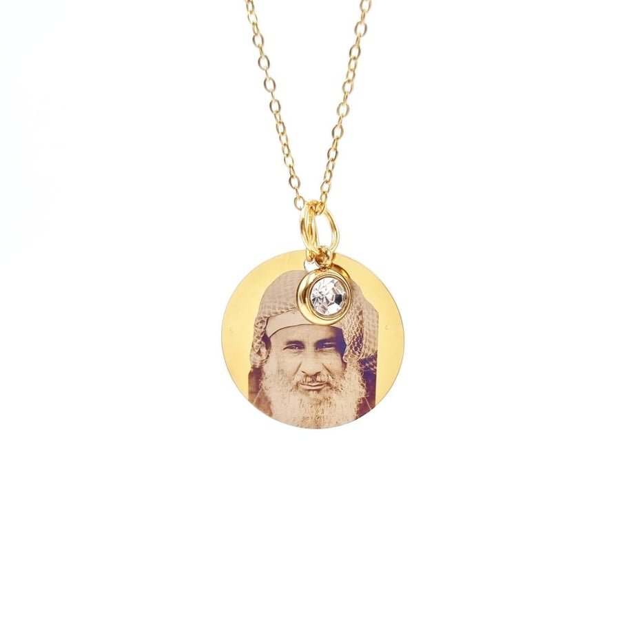 Carving of a picture on a necklace with a crystal - gold