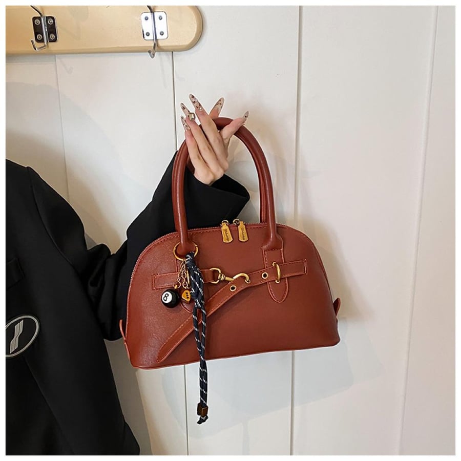 شنطة نسائية باللون البني الفاتح