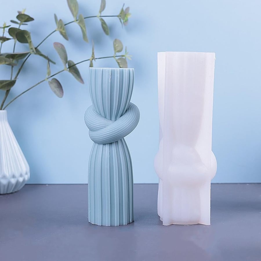 Elegant knotted silicone candle mold