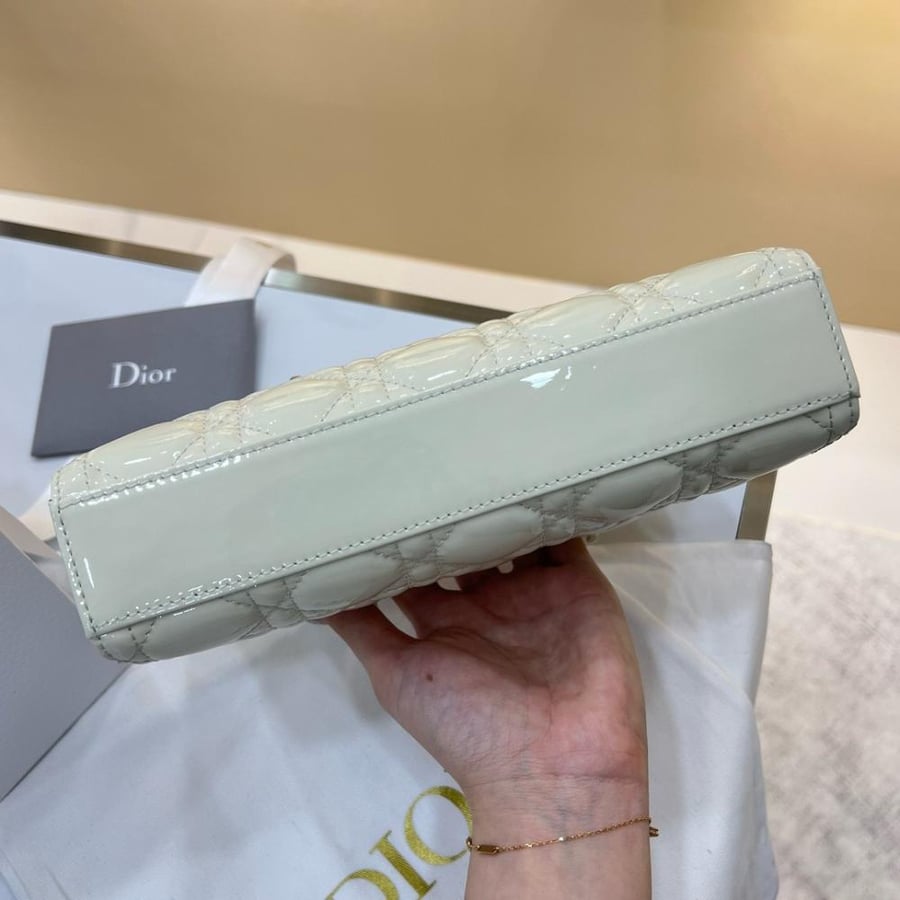 Small  22 cm