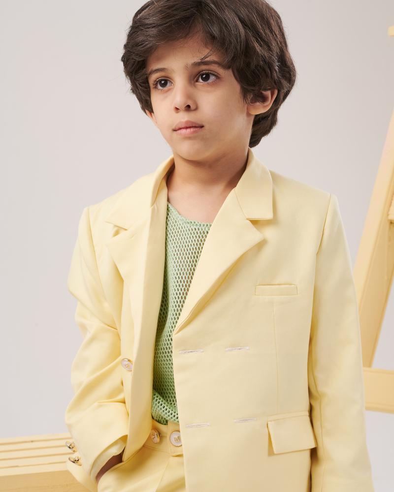 بدلة صفراء
