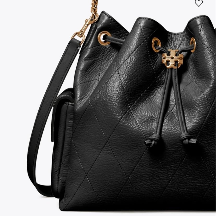حقيبة توري بورش شارلي الحجم الصغير CHARLIE QUILTED DRAWSTRING SHOULDER BAG